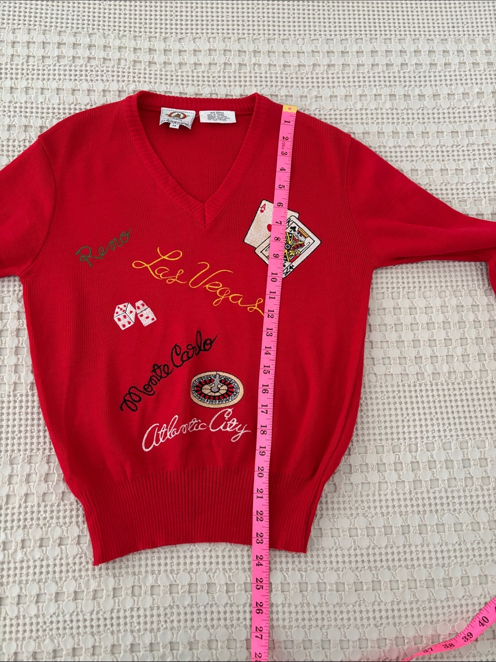 Vintage Red V-Neck Casino Embroidered Sweater Sir Robert Originals Size M Lucky - Picture 9 of 11